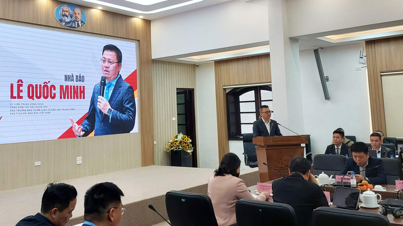 Nhan Dan's Editor-in-chief Le Quoc Minh speaks at the event.
