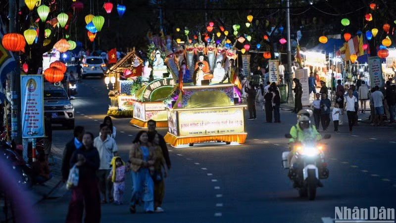 A parade to celebrate the Ngu Hanh Son Avalokiteshvara Festival.
