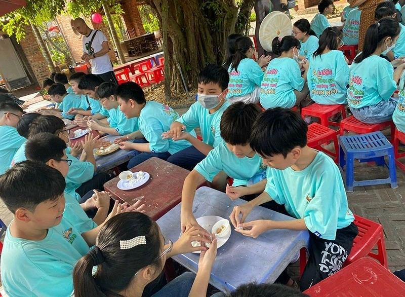 Students participate in activities at an ecological tourism site in Quang Ninh Province. (Photo: Ha Thu)