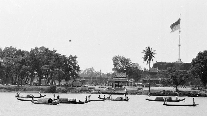 The flag of the Provisional Revolutionary Government flies on the flagpole of Hue City. (Photo: Lam Hong Long/VNA)