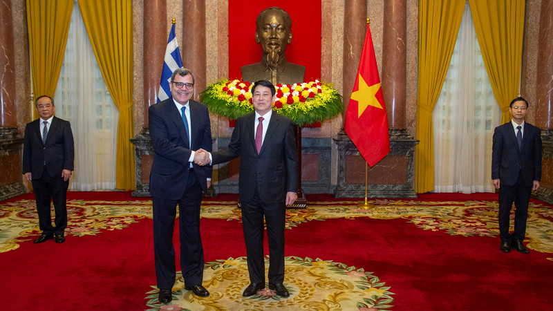 President Luong Cuong and Greek Ambassador Antonios Papakostas. (Photo: Thuy Nguyen)