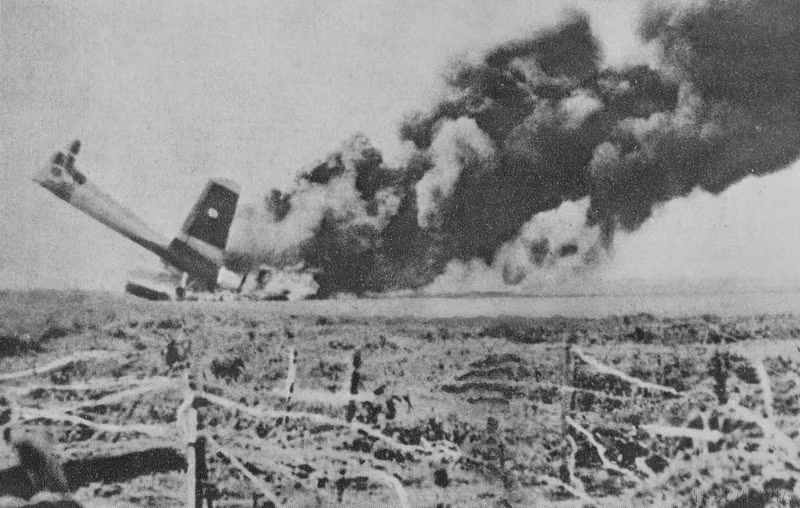 A French aircraft is shot down at Dien Bien Phu. (Photo: VNA)