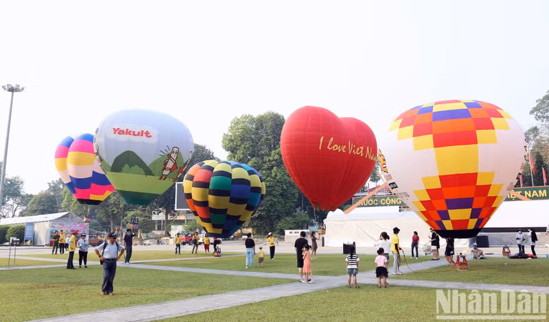 The Tuyen Quang International Hot-Air Balloon Festival 2024 is the largest of its kind in Vietnam to date.