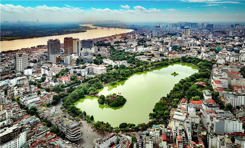The photo "Sword Lake - Red River" by Kieu Thi Mai Phuong wins the first prize in the theme on Hanoi.
