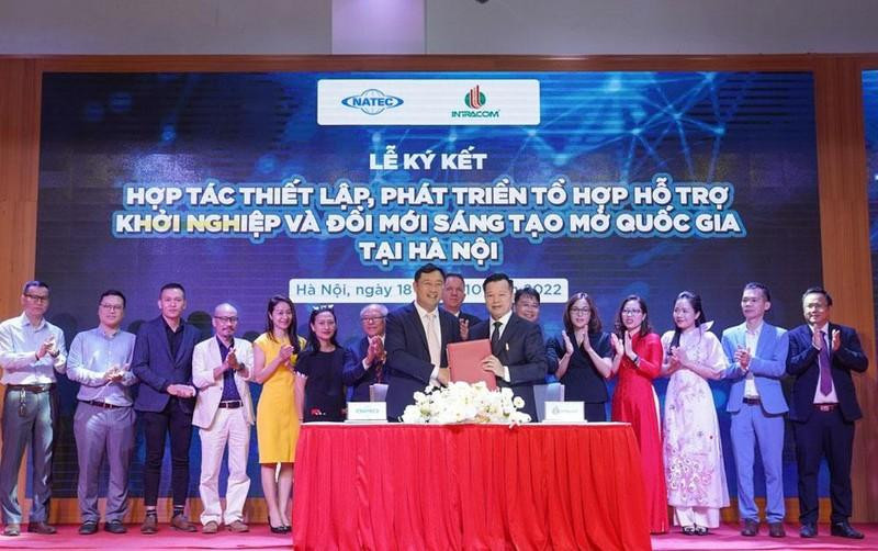 The signing ceremony between the National Agency for Technology Entrepreneurship and Commercialisation Development and Intracom Group.