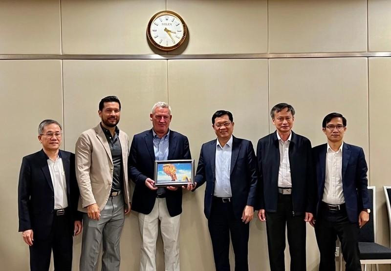 The Da Nang delegation during a working session with Asian Tour. (Photo: Quang Cuong)