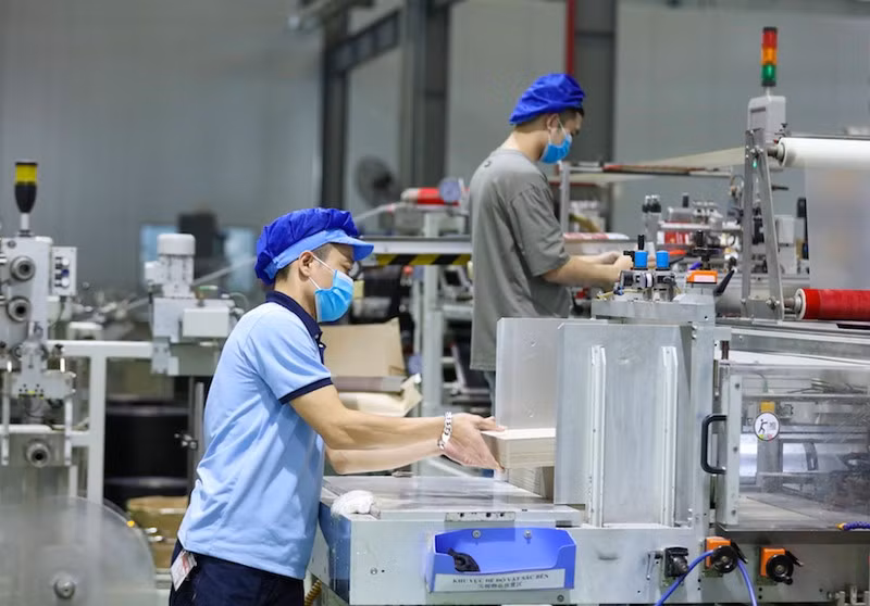 Manufacturing stationery products at Deli Vietnam in Bac Ninh Province. (Photo: NDO)