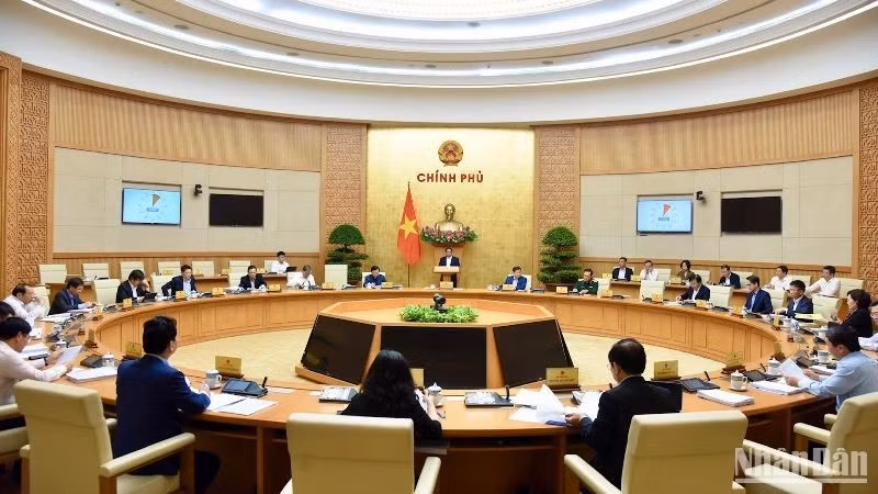 Prime Minister Pham Minh Chinh speaks at the Government’s monthly session on law building in Hanoi on March 25. (Photo: NDO)