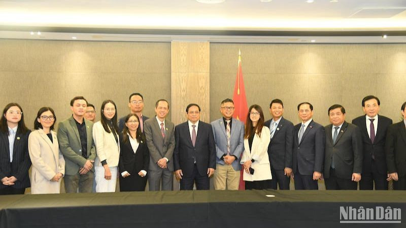 Prime Minister Pham Minh Chinh and members of the VietTech NZ group. (Photo: NDO) 