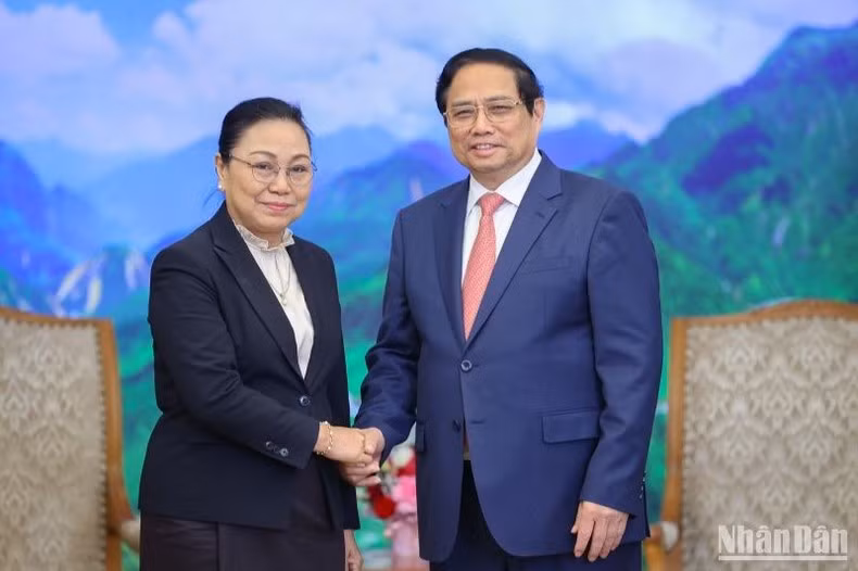 PM Pham Minh Chinh and Lao Ambassador to Vietnam Khamphao Ernthavanh. (Photo: NDO/Tran Hai)