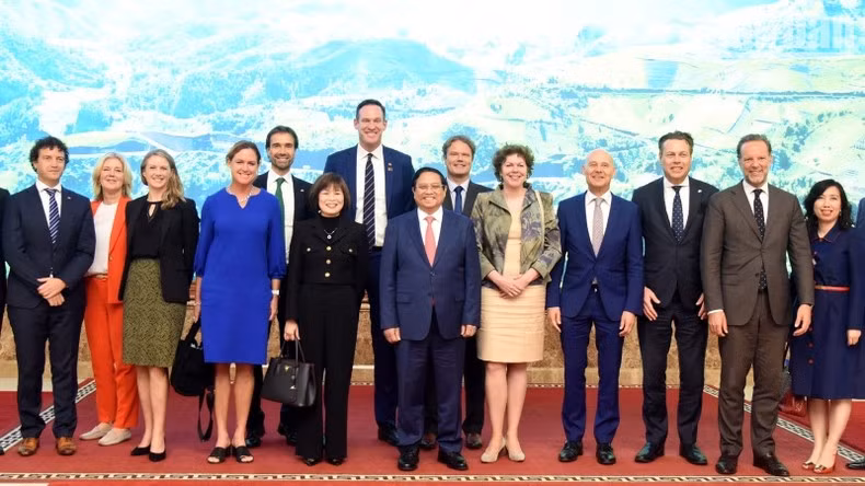 Prime Minister Pham Minh Chinh and the Dutch business delegation. (Photo: NDO)