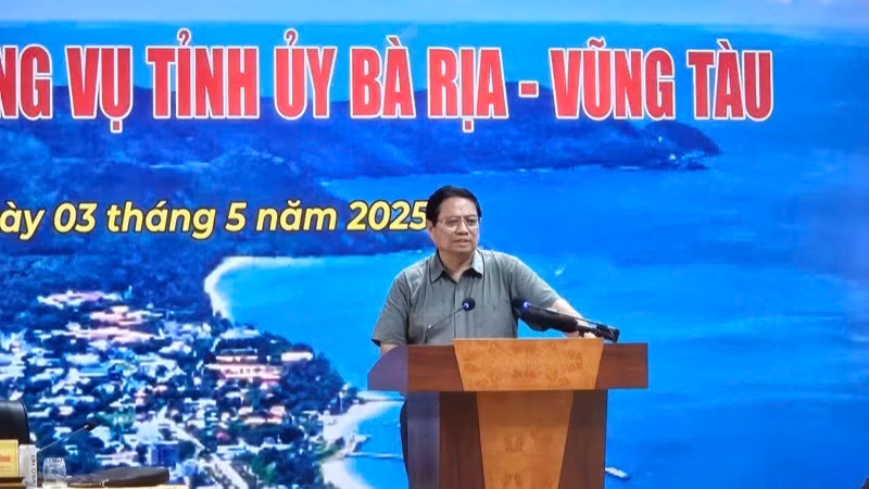 PM Pham Minh Chinh speaks at the meeting with Ba Ria-Vung Tau leaders. (Photo: Vu Tan)