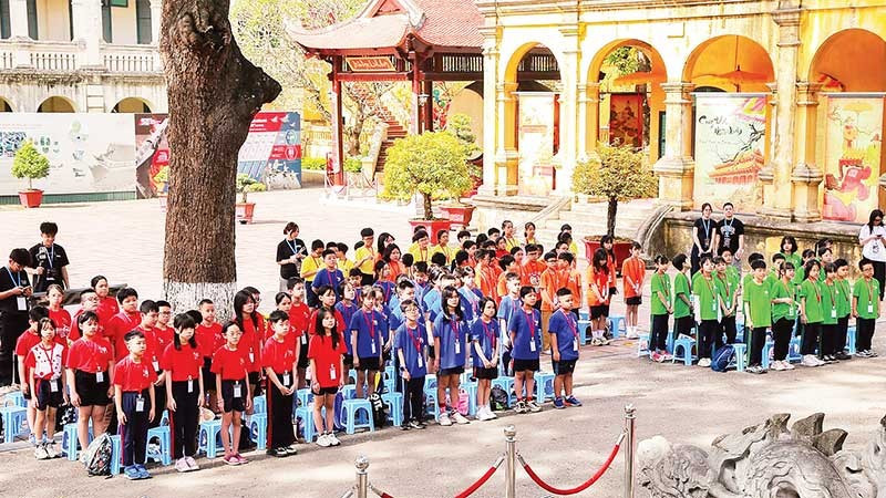 Students take part in an extracurricular activity at the Thang Long Imperial Citadel.