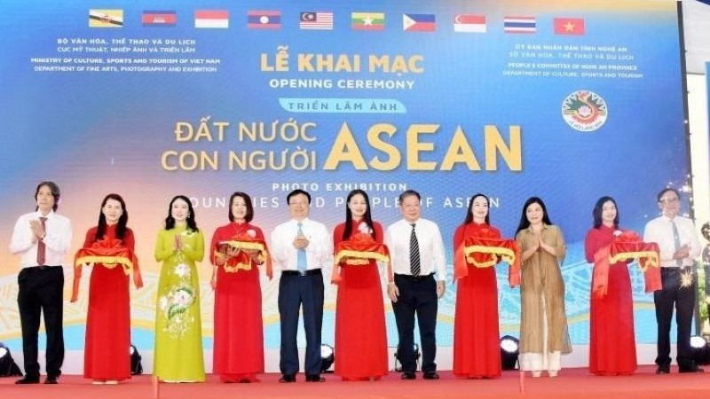 The opening ceremony of the exhibition.