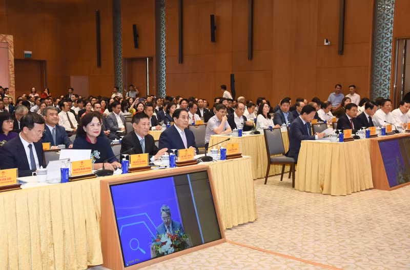 PM Pham Minh Chinh and delegates at the National Legal Portal launch ceremony. PM Pham Minh Chinh and delegates at the National Legal Portal launch ceremony.