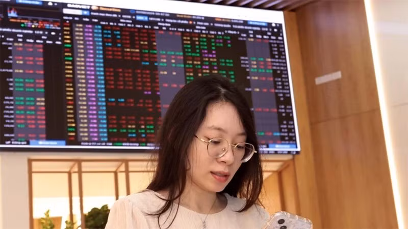 Viet Nam is close to having 10 million securities trading accounts. (Photo: VNA)