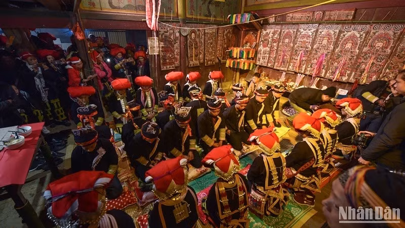 Preserving the sacredness of heritage. (Photo: VU LINH)