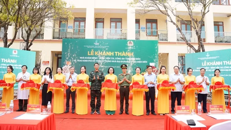 The inauguration of a hospital in commemoration of Dien Bien Phu Victory.