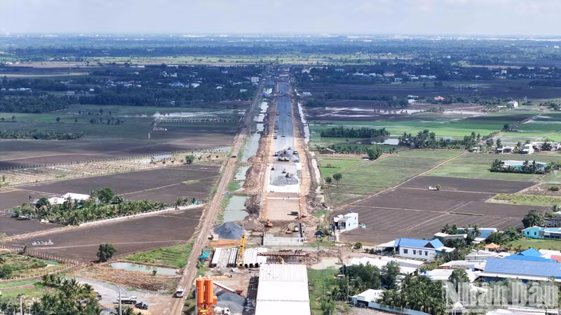 Workers and machines on the construction site of Ho Chi Minh City Ring Road 3.