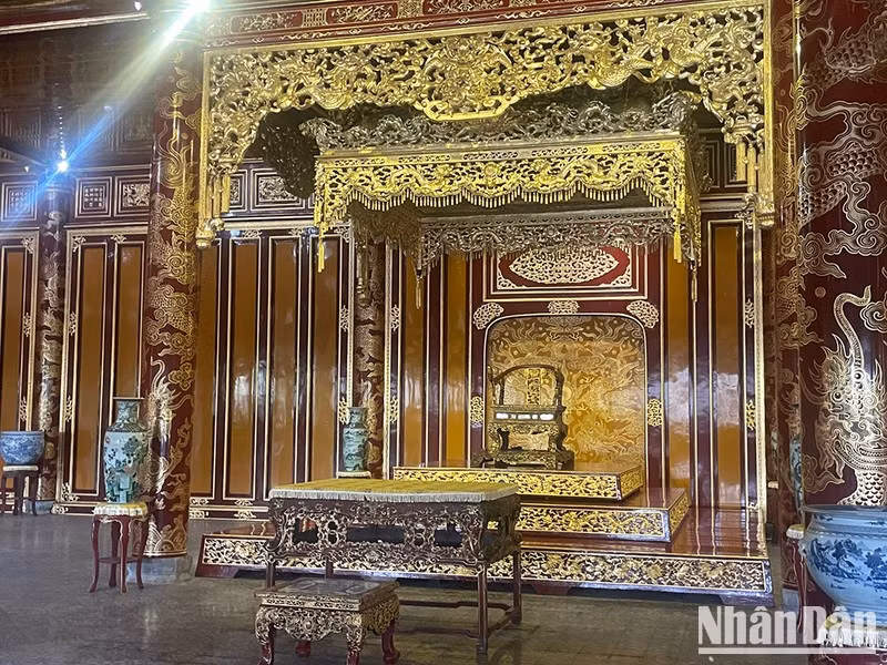 The golden throne of the Nguyen Dynasty in Thai Hoa Palace.