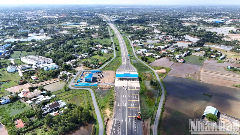 The starting point of the Ben Luc-Long Thanh Expressway.