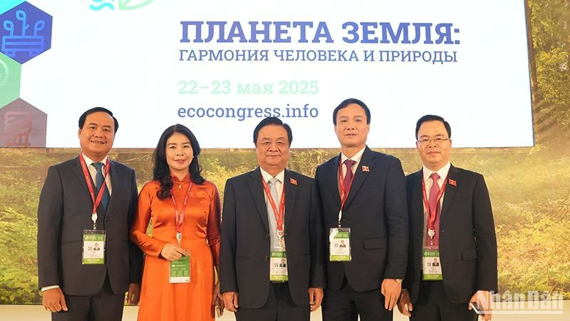 The Vietnamese delegation at the event. (Photo: Xuan Hung)