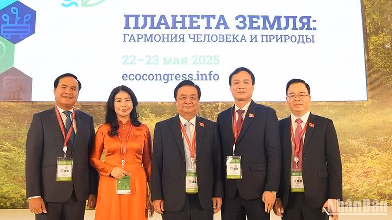 The Vietnamese delegation at the event. (Photo: Xuan Hung)