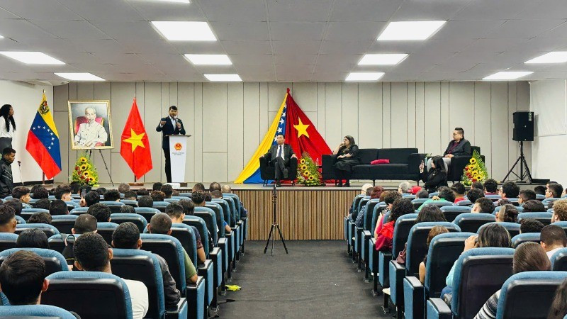 The meeting to mark the 50th anniversary of the Liberation of Southern Viet Nam and National Reunification. (Photo: Vietnamese Embassy in Venezuela)