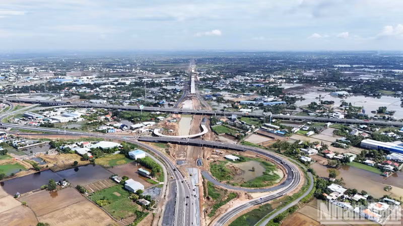 The My Yen Interchange is located in Ben Luc District, Long An Province, is taking shape.