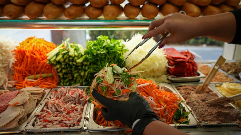 Australians have become obsessed with Vietnamese banh mi as an affordable lunch option that can be enjoyed on the go. (ABC Radio National: Isabella Michie)