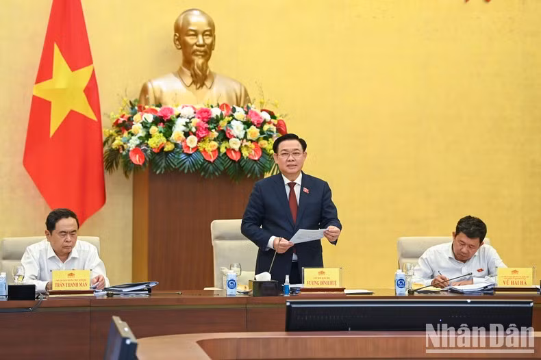NA Chairman Vuong Dinh Hue speaks at the event (Photo: Duy Linh)