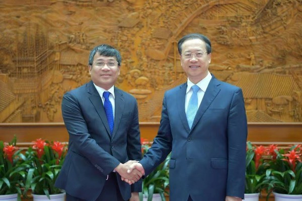 Vietnamese Permanent Deputy Minister of Foreign Affairs Nguyen Minh Vu (L) meets with Chinese Executive Vice Minister of Foreign Affairs Ma Zhaoxu in Beijing. (Photo: Vietnamese Ministry of Foreign Affairs)