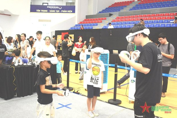 The event was organised by the STEAM for Vietnam organization, UNICEF in Vietnam, the US Embassy’s American Center, and Phenikaa University. (Source: qdnd.vn)