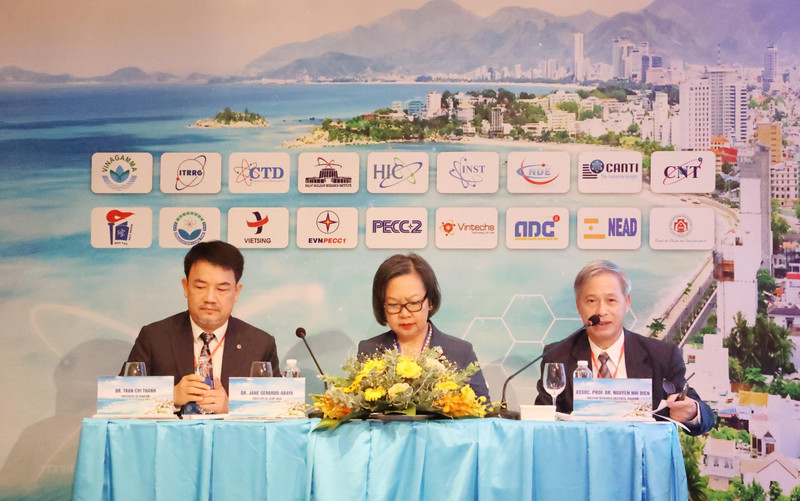 The executive board of the conference's plenary session.