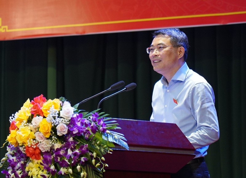 Chief of the Party Central Office Le Minh Hung speaks at the event.
