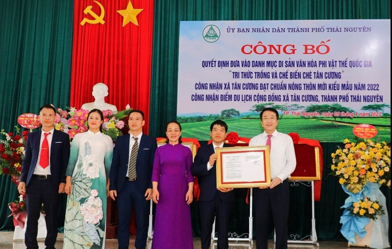 The ceremony to announce the recognition of the tea growing knowledge in Tan Cuong as national intangible cultural heritage.