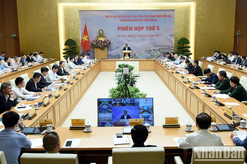 Prime Minister Pham Minh Chinh speaks at the meeting. (Photo: NDO/Tran Hai)
