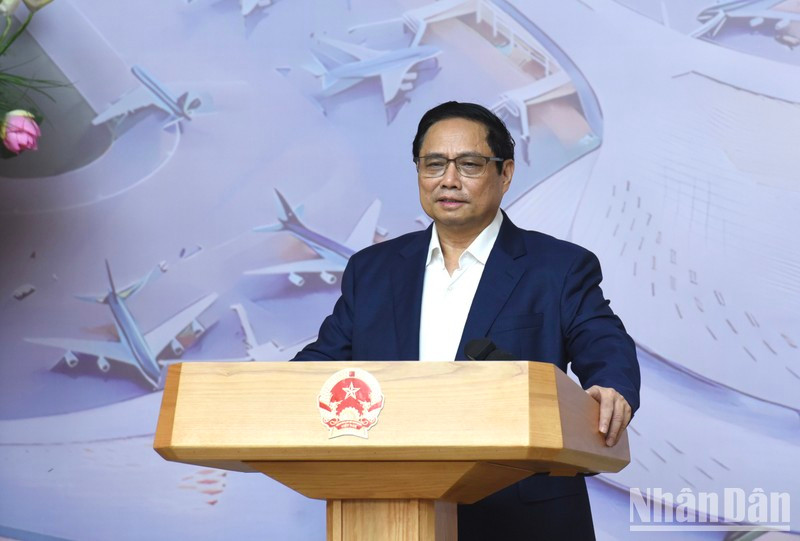 Prime Minister Pham Minh Chinh speaks at the meeting. (Photo: NDO/Tran Hai)