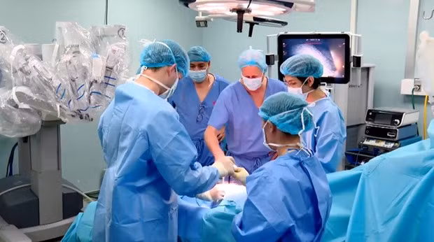 A live surgical demonstration at Binh Dan Hospital introduced at the 20th conference on surgery in HCM City. (Photo: VNA)