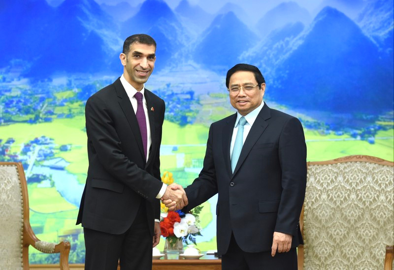 PM Pham Minh Chinh (R) and UAE Minister of State for Foreign Trade Thani bin Ahmed Al Zeyoudi at the meeting in Hanoi on June 5. (Photo: NDO/Tran Hai)