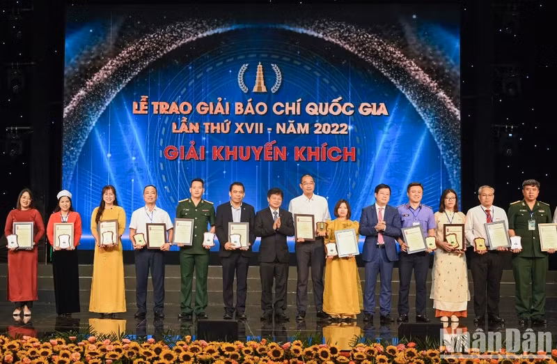 Journalists receive the consolation prize of the National Press Awards. Journalists receive the consolation prize of the National Press Awards.