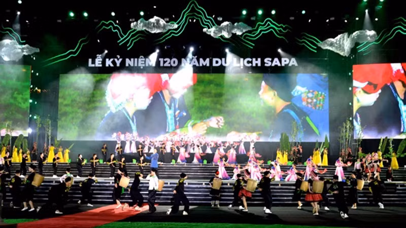 The ceremony to celebrate 120 years of Sapa's tourism.