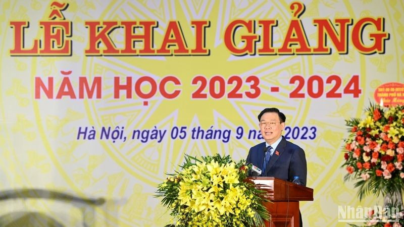 National Assembly Chairman Vuong Dinh Hue speaks at the ceremony. (Photo: Duy Linh)