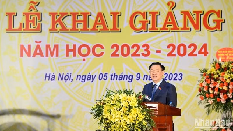 National Assembly Chairman Vuong Dinh Hue speaks at the ceremony. (Photo: Duy Linh)