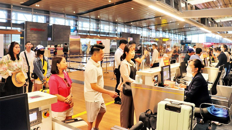 Visitors at Van Don Airport in Quang Ninh.