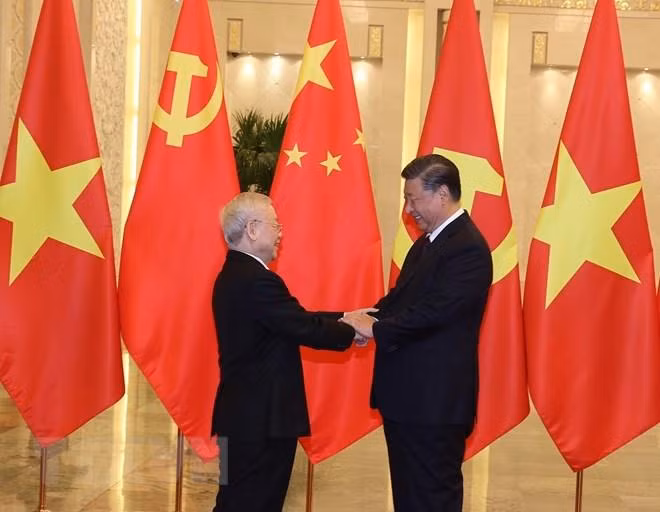 General Secretary Nguyen Phu Trong is welcomed by Chinese General Secretary and President Xi Jinping. (Photo: VNA)