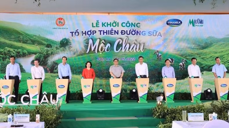 The ground-breaking ceremony for the Moc Chau Dairy Paradise project.