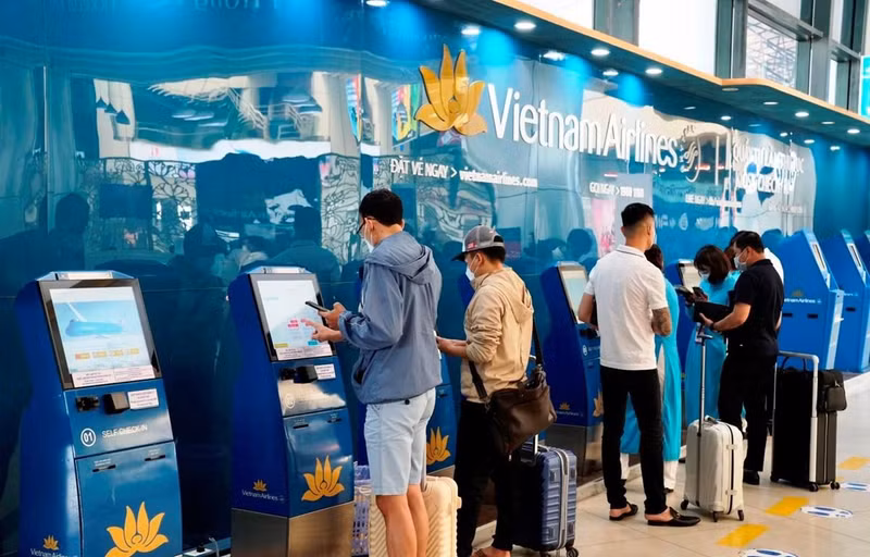 Check-in kiosks of Vietnam Airlines. (Photo: VNA)