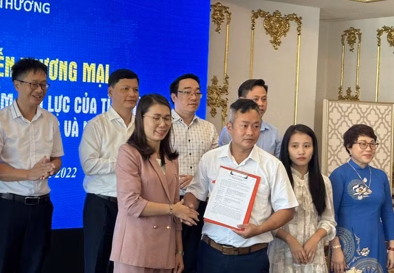 The conference to promote Ha Tinh's products in Hanoi.