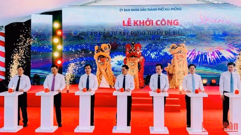 The ground-breaking ceremony for the Nam Dinh Vu sea dyke project.